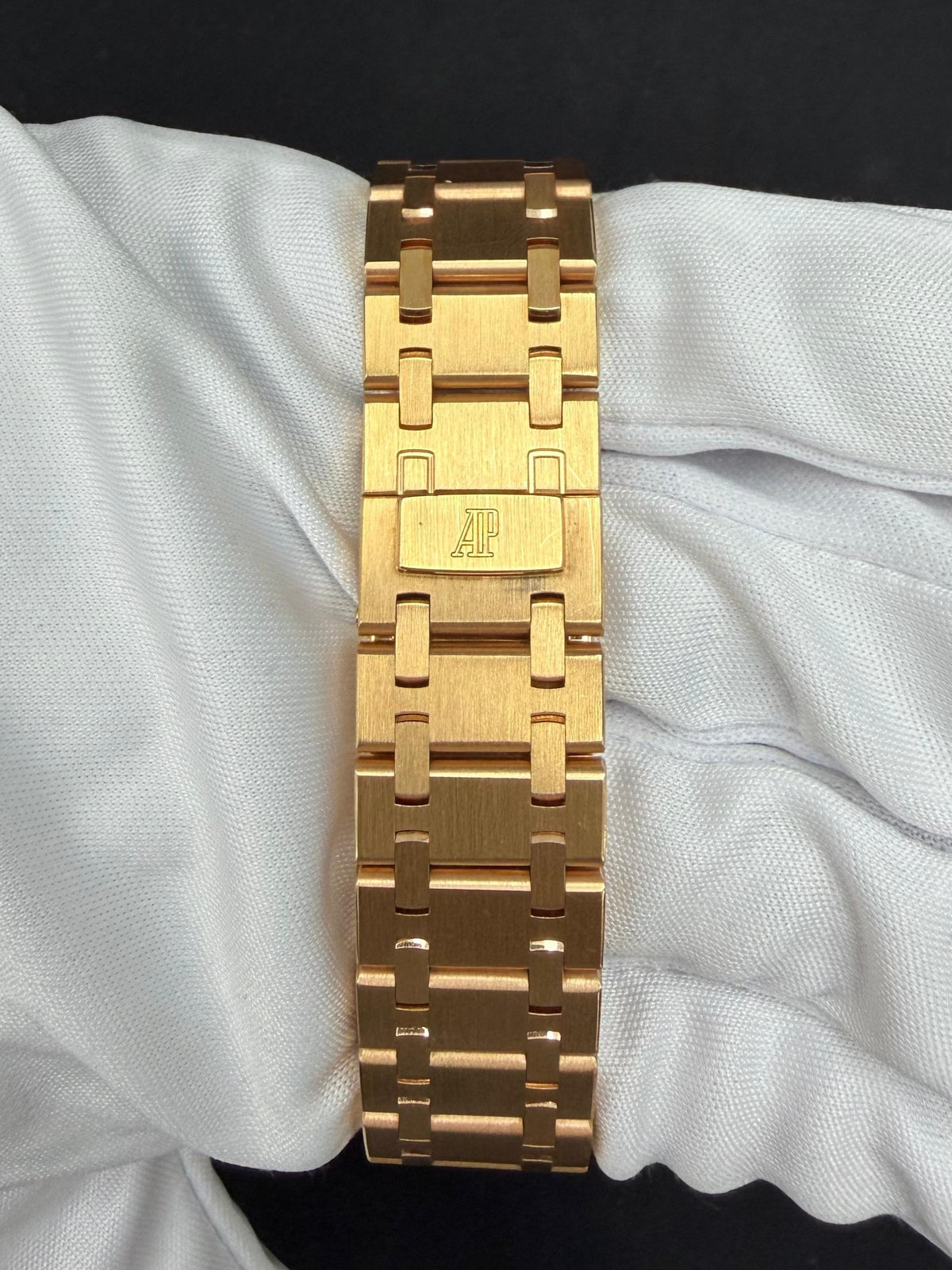 AUDEMARS PIGUET ROYAL OAK 15097OR — view 3 — Laura Milman New York
