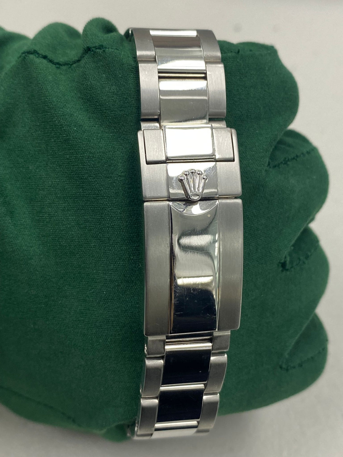Pre-Owned Rolex Daytona 116506 40mm 2018 — view 3 — Laura Milman New York