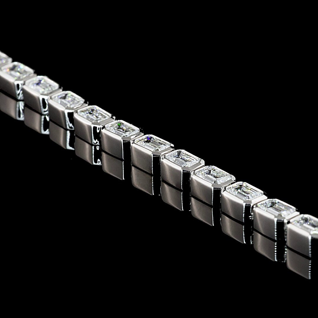 5.44 CT Emerald Lab Grown Diamond Tennis Necklace in 14K White Gold – detail — Laura Milman New York