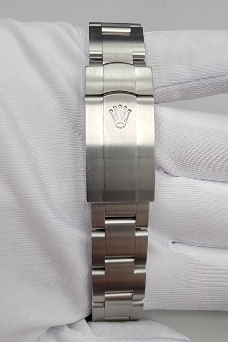 Unworn Rolex Oyster Perpetual 277200 — view 3 — Laura Milman New York