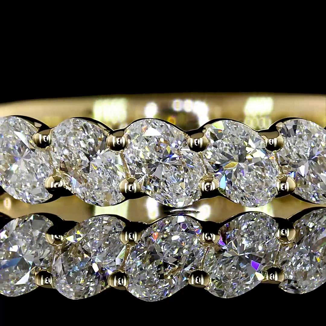 Laura Milman New York oval diamond three-quarter band in yellow gold, 14K reference, view 2