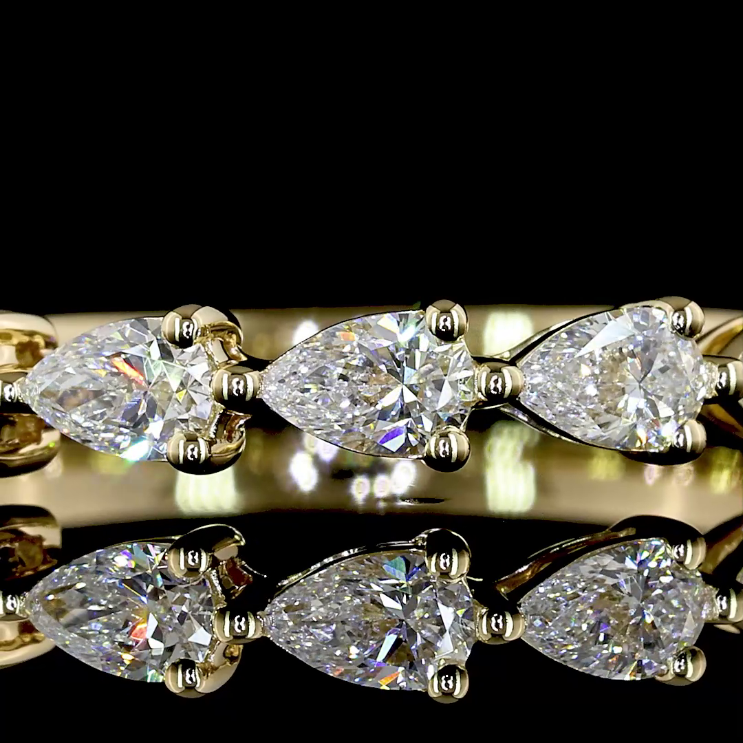 Laura Milman New York pear diamond seven-stone band in yellow gold, 14K reference, view 2
