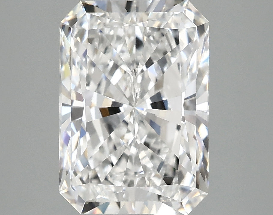2.89ct Radiant, E VVS2 — IGI