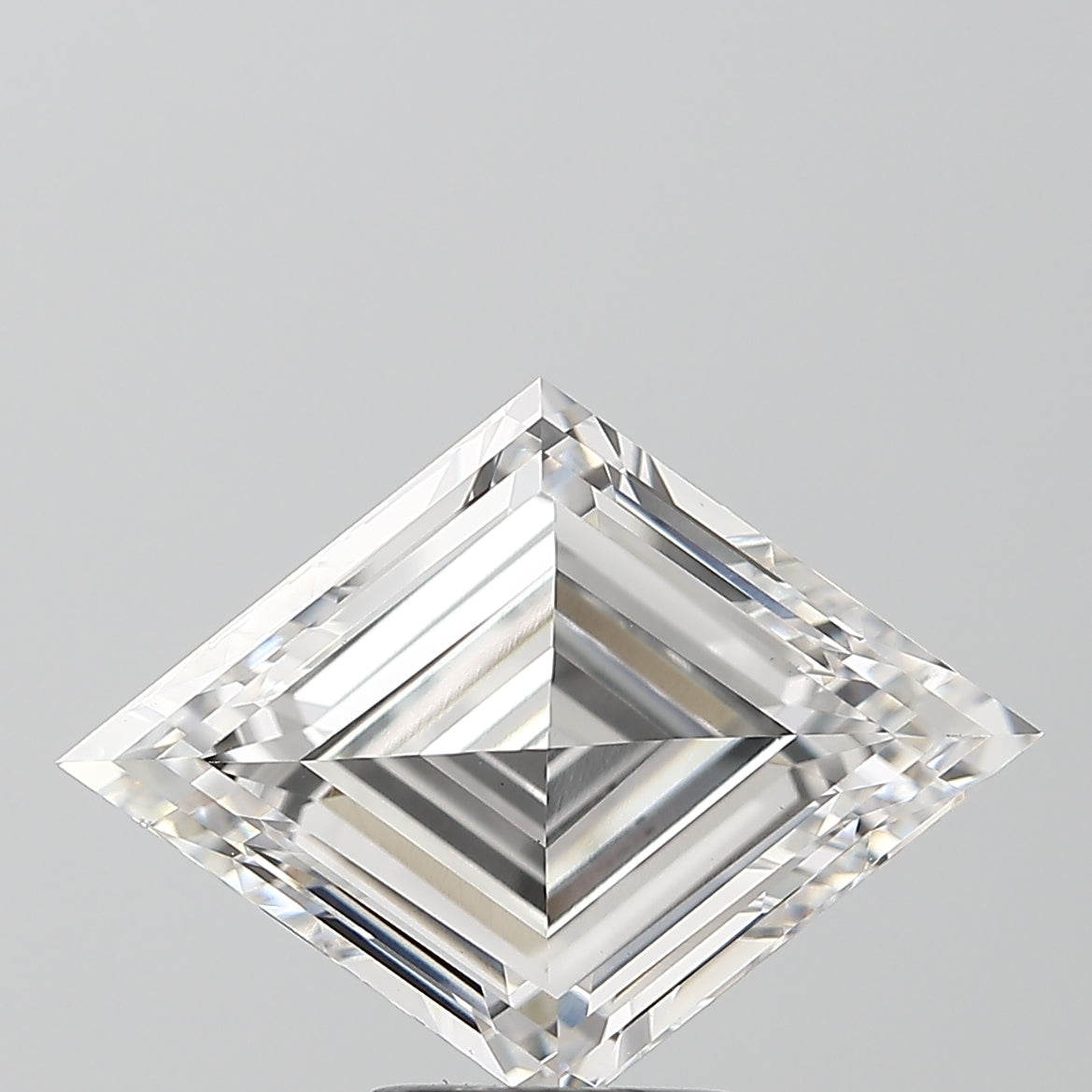 5.29ct Lozenge, E VS1 — IGI