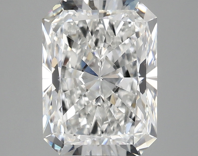 2.81ct Radiant, E VVS2 — IGI