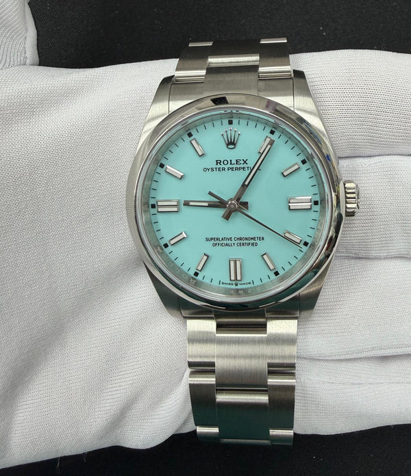 ROLEX OYSTER PERPETUAL 126000 — view 2