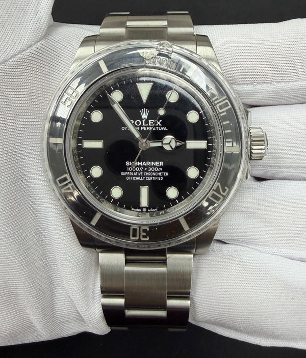 ROLEX SUBMARINER NO DATE 124060 — view 2