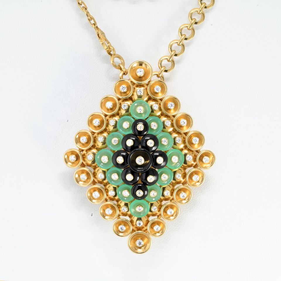Van Cleef & Arpels 18K Yellow Gold Bouton D'or Pendant Detachable Brooch Clip Necklace — view 3 — Laura Milman New York