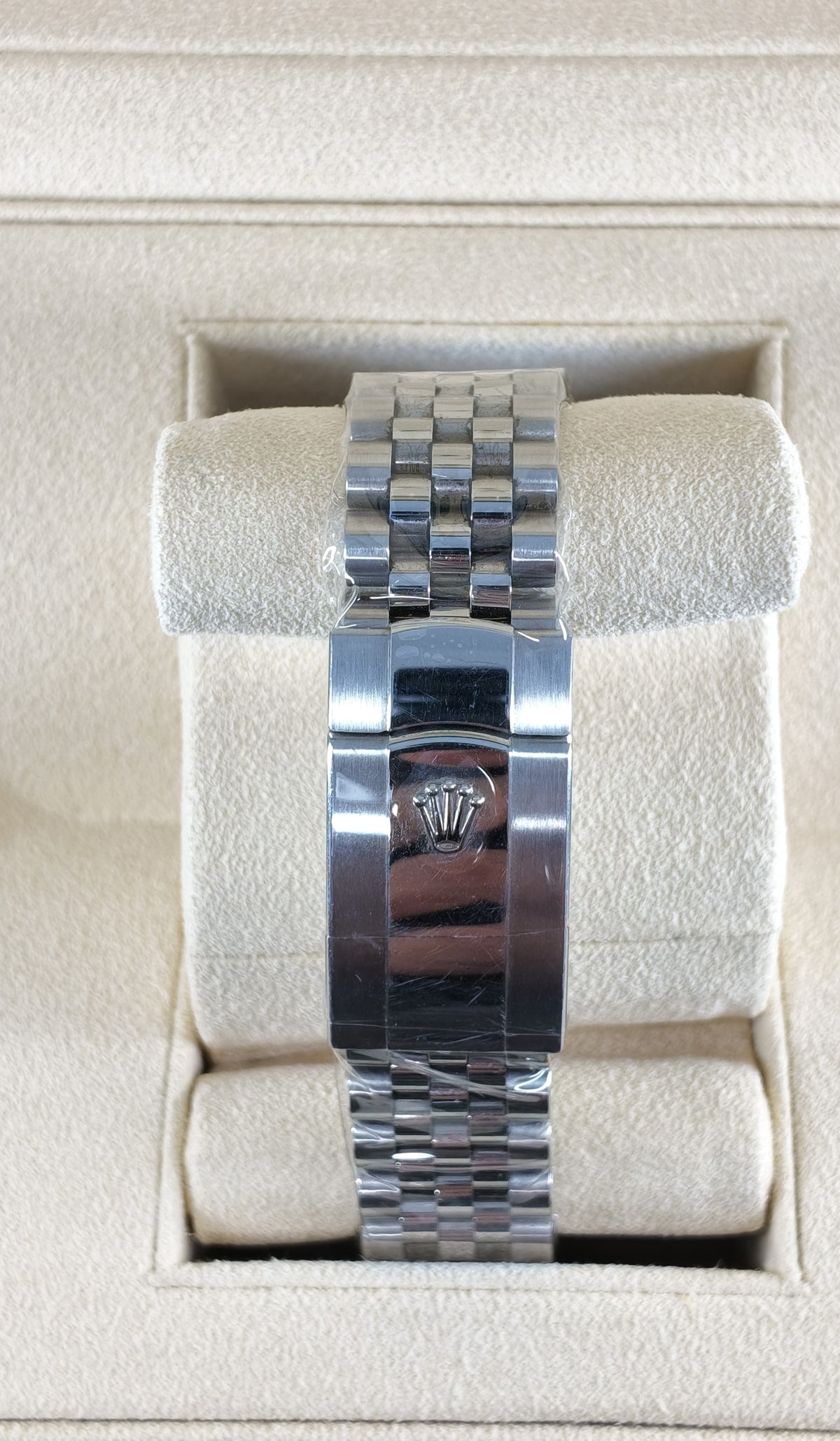 Pre-Owned Rolex Datejust 126334 — view 5 — Laura Milman New York