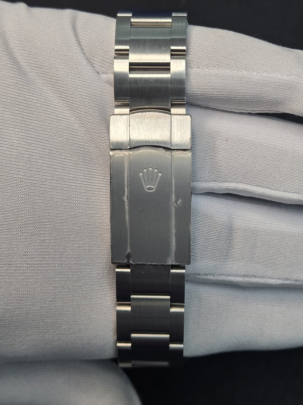 Rolex Oyster Perpetual 114300 — view 2