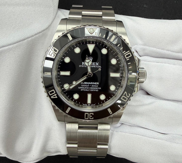 ROLEX SUBMARINER NO DATE 124060 — view 2